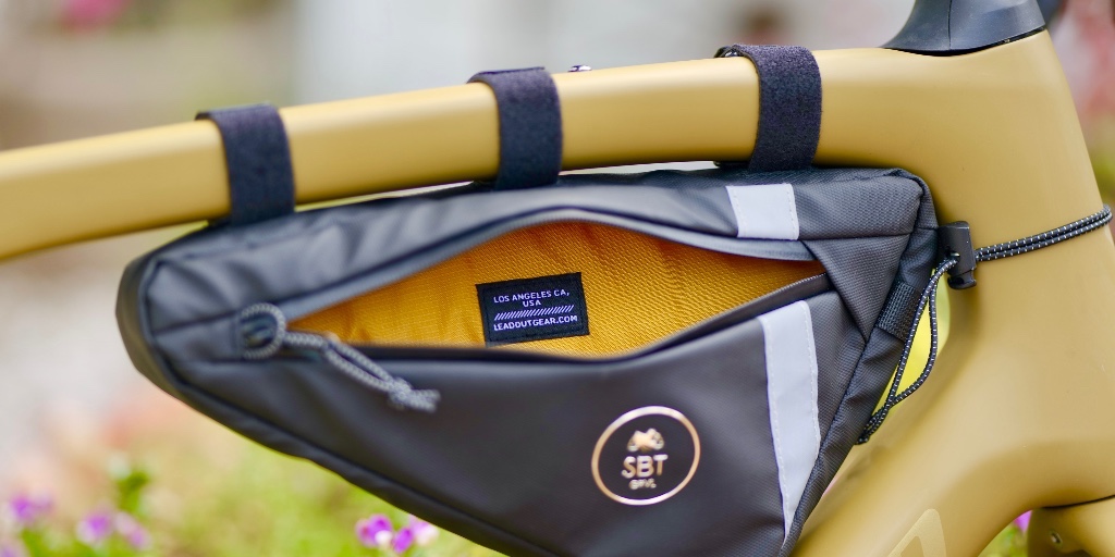 sbtgrvl's tweet photo. SBT frame bags have dropped! We collaborated w/ our friends at Leadout Gear for this sustainably made #framebag to enhance your next #gravelcycling adventure. Grab one now: https://t.co/w5g5kop9sl

#sbtgrvl #bikebag #framebag #gravelbag #gravecyclist #gravelbike https://t.co/Mntu27Nsur
