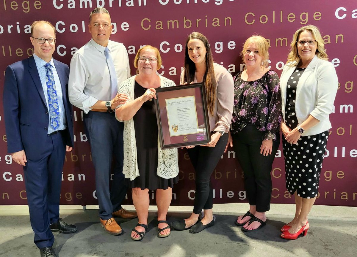 We're celebrating the members of the School of Health Sciences and Emergency Services Patient Partnership Initiative Committee for donating the $1000 prize from their President’s Award for Excellence to create a new student bursary! 👏👏👏#PhilanthropyFriday #FurtherTogether