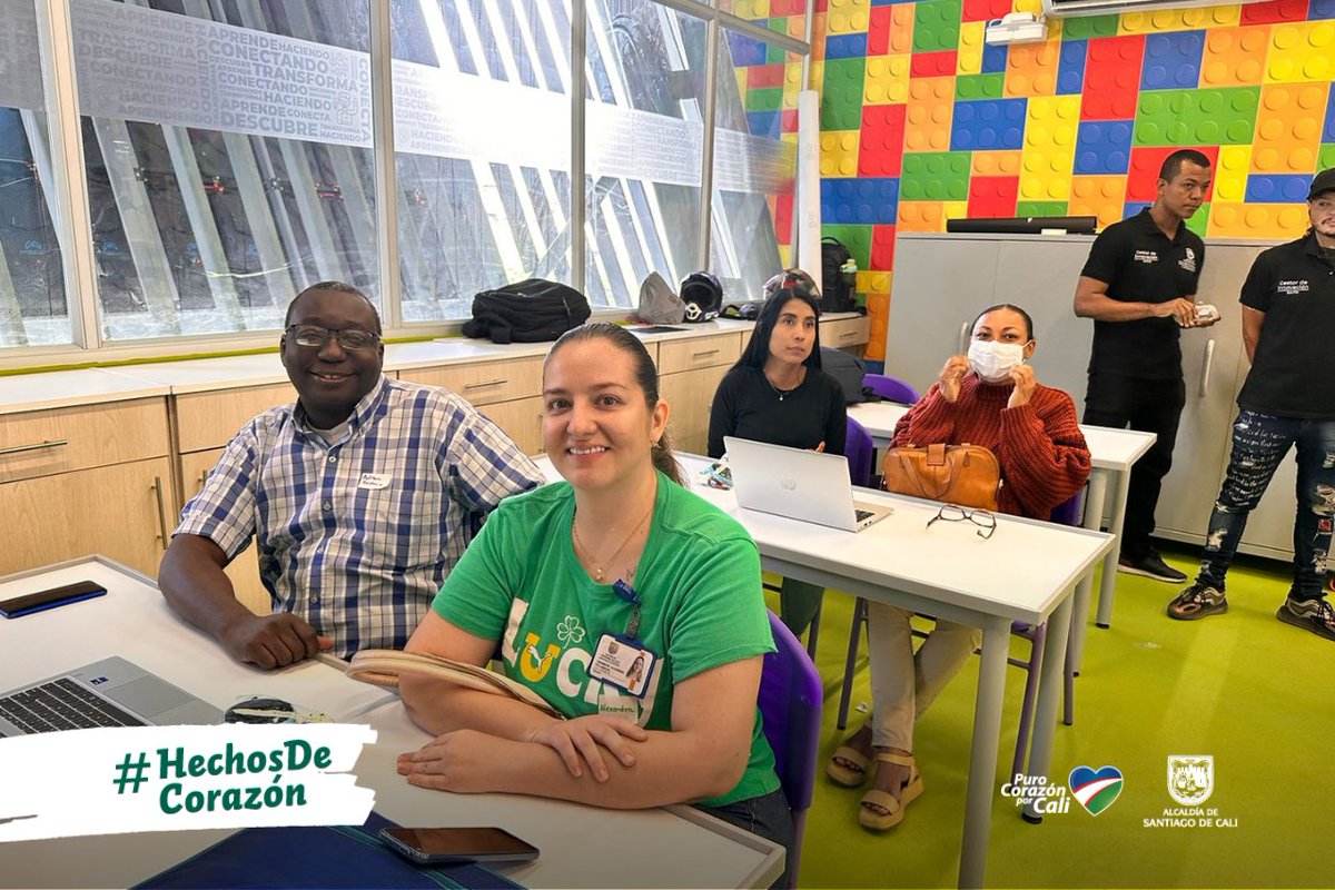 TICAlcaldiaCali's tweet photo. 😊¡Estamos felices!

Hoy viviremos un día maravilloso con los docentes y líderes TIC de @EducacionCali en el nuevo Laboratorio de Innovación Digital de la estación MIO Paso del Comercio.

Nuestro equipo @TICAlcaldiaCali presentará la oferta de servicios y

🧵 https://t.co/TuX6x0ETzl