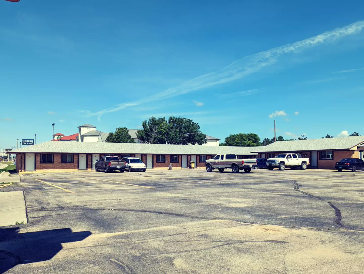 herethisisyou's tweet photo. Thunderbird Motel - The pool where DC kids gathered for years is unfortunately gone now. Formerly the 100th Meridian Motel.
#herethisisyou #motel #thunderbird #neonsign #100thmeridian #americana https://t.co/vdjdpWnWQu