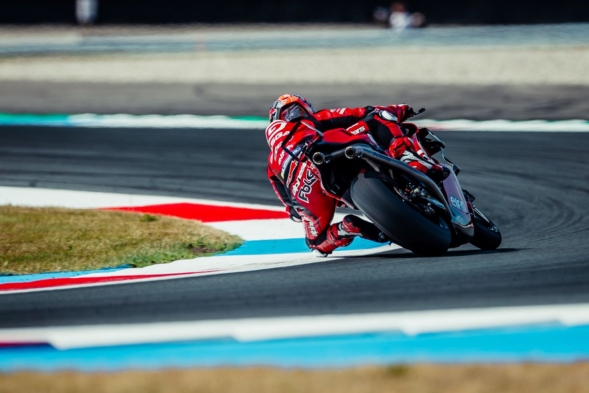 94jonasfolger's tweet image. Good improvements during #DutchGP Practice2️⃣ to further closing the gap to the others 

Still 🅿️2️⃣3️⃣ - 1´34.400 +2.337, means 0.3sec found in much warmer conditions

#JF94 with #GASGASFactoryRacingTech3 at historic @ttcircuitassen 

@MotoGP 
@Tech3Racing #KTM #RC16 
@alpinestars
