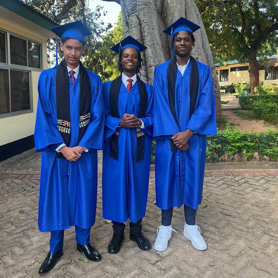 neemalugangira's tweet photo. Bond is stronger than blood #Brothers Alex, Malik and Cornel #SeeGod β€οΈππ½
#HOPAC ππ #Graduation https://t.co/XeVIz8RWGv
