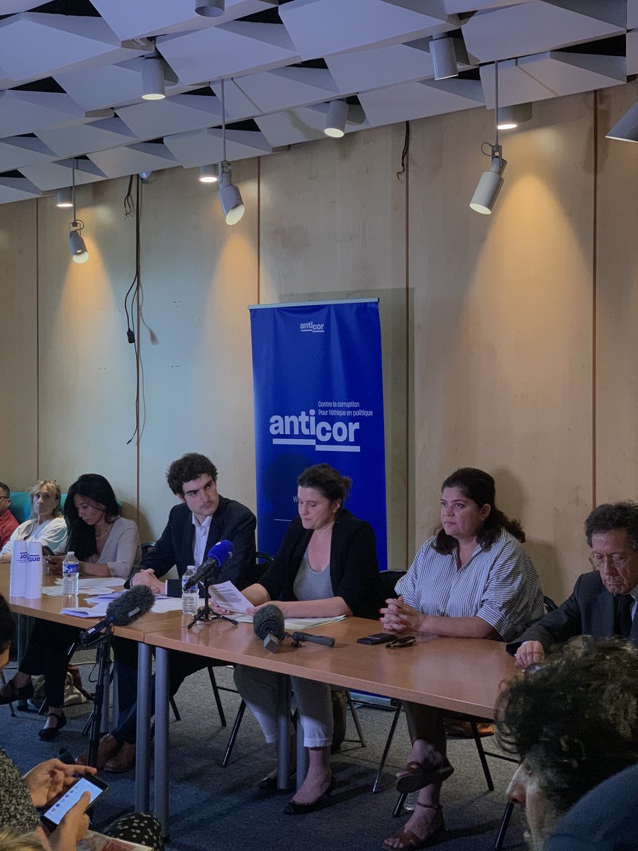 oliviertesquet's tweet photo. Conférence de presse d’@anticor_org après la décision du tribunal administratif : « Aujourd’hui, la justice a capitulé devant la corruption », déplore @EliseVanBeneden, la présidente de l’association.

Le jugement : https://t.co/Fepx2qLsN0 https://t.co/ATK1ehuMpA