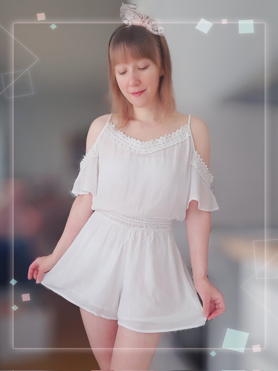 chiru_dayo's tweet photo. Happy Midsummer! 🌹✨

Today's comfy look for a quick store visit 🌼 Didn't feel like putting makeup on but still felt kinda cute ~ https://t.co/zxRDJyT1c6