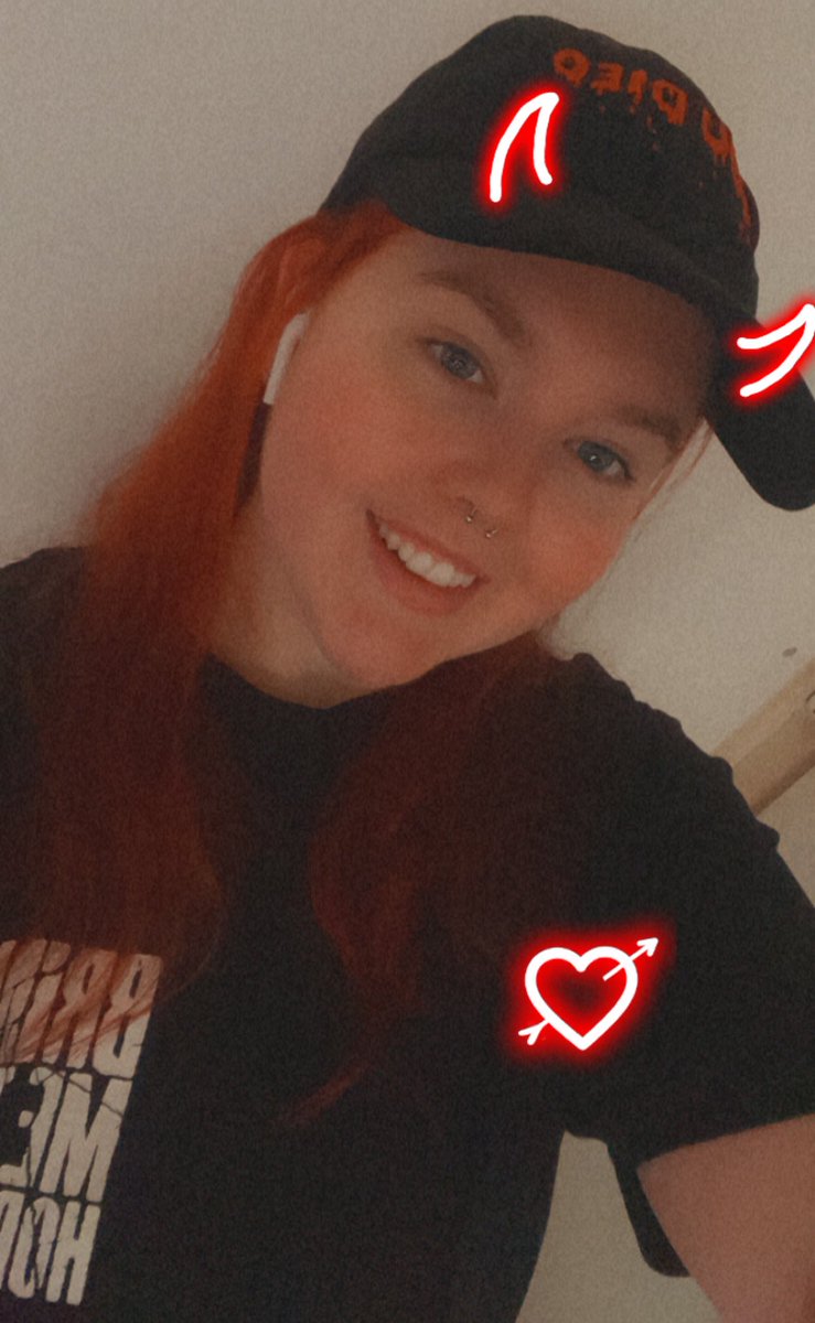 TillyTilsTV's tweet photo. Bright red hair now xoxo https://t.co/vCzn5Tw4Sm