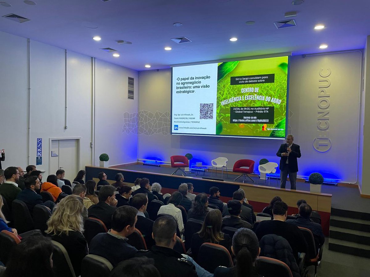 Sec. Simone Stülp (Sict) e sec. Giovani Feltes (<a href="/agricultura_rs/">Agricultura RS</a>) participam da abertura do Ciclo de Debate sobre o Centro de Inteligência do Agro, agora de manhã no <a href="/Tecnopuc/">Tecnopuc</a>. 

Luís Villwock fala sobre agronegócio e o papel da RIAGRO no evento.