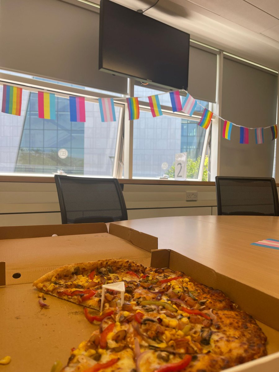 EDIatUCDCS's tweet photo. In @UCDCompSci we're proud to have a diverse cohort of staff and students, and strive to ensure everyone feels safe, accepted and appreciated for who they are. 🌈Yesterday we celebrated #LGBTQPride with a well-attended Pizza &amp; Donut lunch event which was enjoyed by all. 🍕🍩 https://t.co/SBn7jL39wO