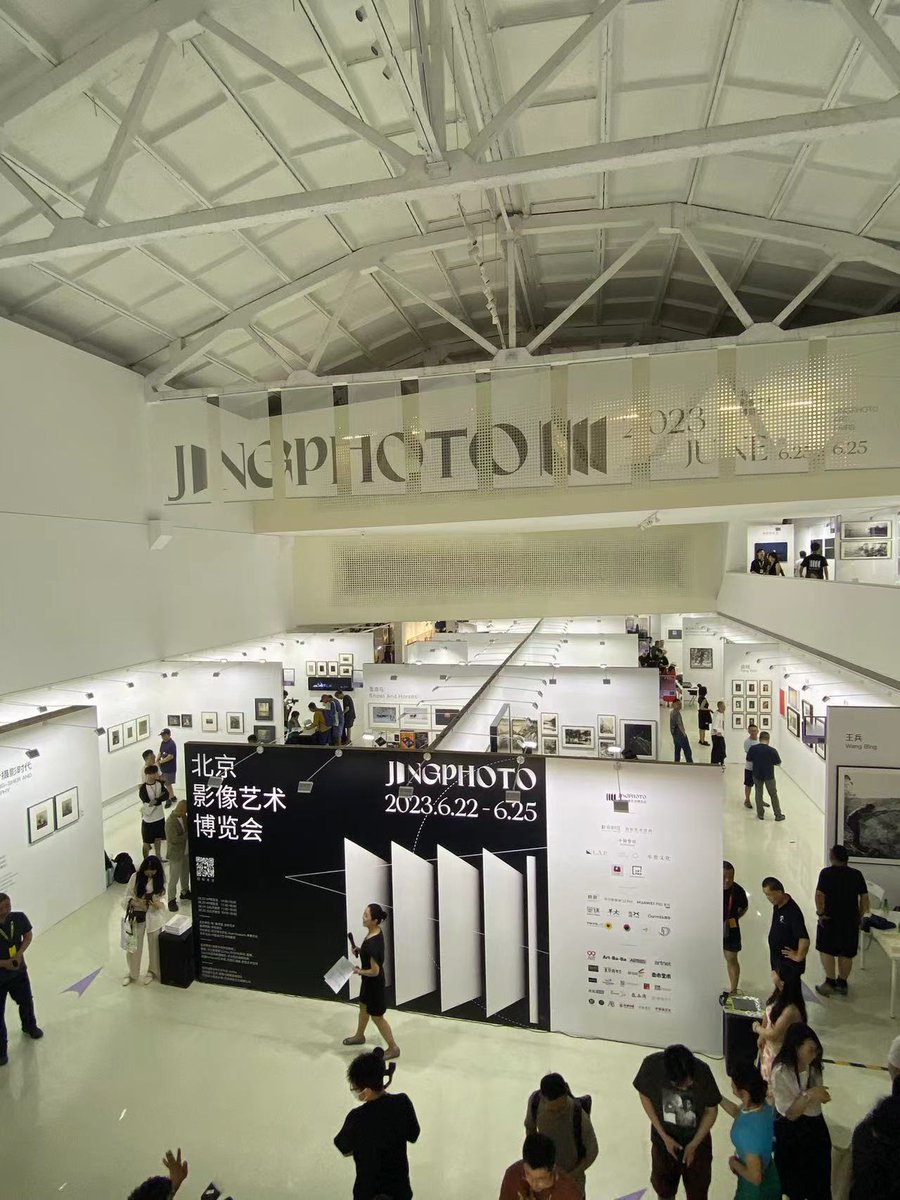 ShaShinMagazine's tweet photo. 6月25日（日）まで中国・北京で開催されている「2023 JINGPHOTO 北京影像艺术博览会」のARTiX³ブースで、雑誌『写真』をお手にとっていただけます！
You can pick up a copy of the magazine "Sha Shin Magazin" at the ARTiX³ booth at "2023 JINGPHOTO" in Beijing, China!
https://t.co/S5neZJKCwx https://t.co/2pHWBFI84d