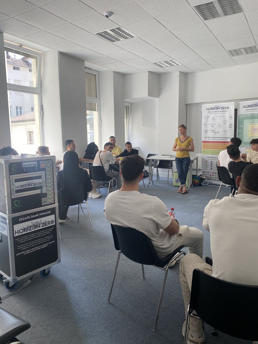 𝑬𝒔𝒄𝒂𝒑𝒆 𝑮𝒂𝒎𝒆 𝑺𝒀𝑻𝑹𝑨𝑫 ♻️

Cette année, nos étudiants ont pu participer à un Escape Game organisé par le SYTRAD - (Syndicat de Traitement des Déchets Ardèche-Drôme), sur le thème de la gestion des déchets ménagers 🚮