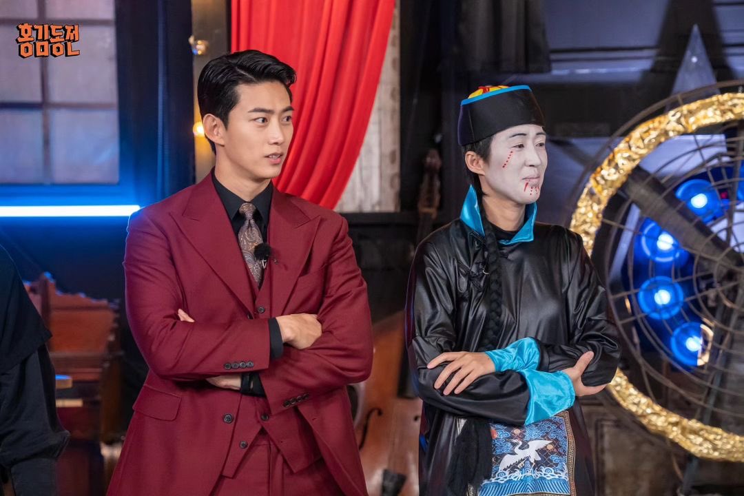 2pmalways's tweet photo. [HK Coin IG]
🤔 : How did you fix it with a horizontal coordinate system?
👻 : It's the human being.

🔥 EP.43 Broadcast on 6/29 (Thu) at 8.30 PM (KST)
👉 KBS2 <HK Coin> Stay Tuned 

#KBS2  #HK_Coin #WatchRealTime
#2PM #JANGWOOYOUNG #OKTAECYEON
#HeartBeat
https://t.co/ojK2Kfxz4s https://t.co/Nt0EZsvRTo