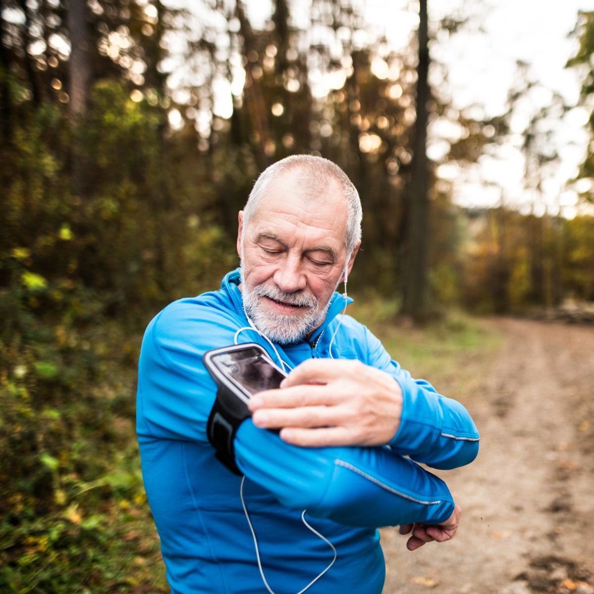 marathontalk's tweet photo. #GearChat. Excluding shoes and watches, what is your must-have running accessory? https://t.co/APKopTeETT