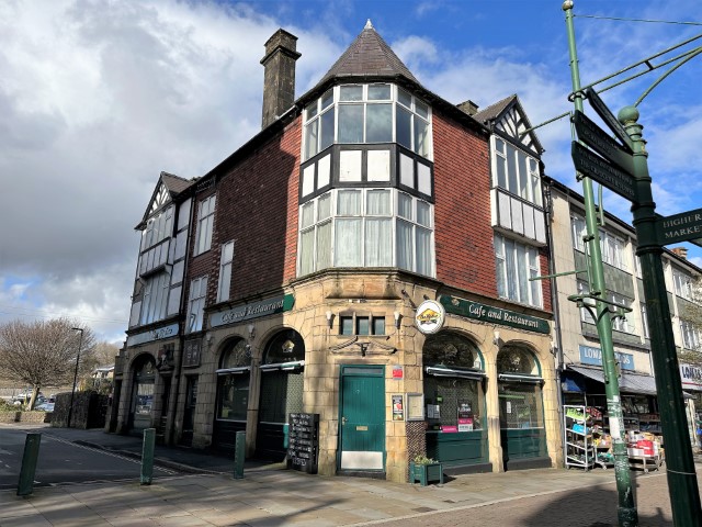 FOR SALE (MAY LET): Prominent Town Centre Building with 3 Flats over Commercial Premises, Spring Gardens, Buxton!  E: Certs Av. Ref: BXCSL437 ninalubman.com #buxton #highpeak #derbyshire #peakdistrict #cafesforsale #retailunits #mixeduseproperties #investmentproperties