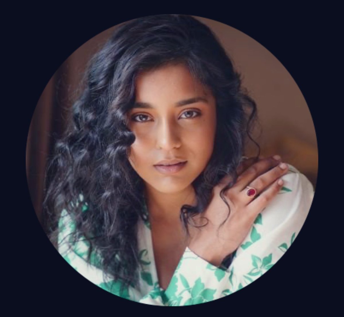 #SumbulTouqeerKhan 

when did she change the pic 😍.. I missed it 😢 curly hair suits her the most 🙂