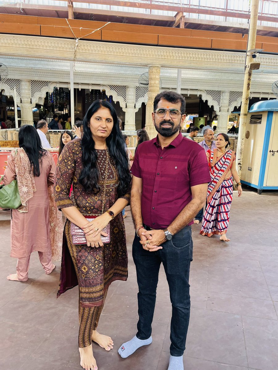 iamLalitdave's tweet photo. भगवान श्री सिद्धि विनायक के               चरनो में बस यही प्रार्थना सबका                कल्याण करे ? ओर जो हमारे लिये          जेशा  बी सोचता हे उनको ऐसा फल                       आप अवश्य प्रदान करे https://t.co/fBzX4VY5oa