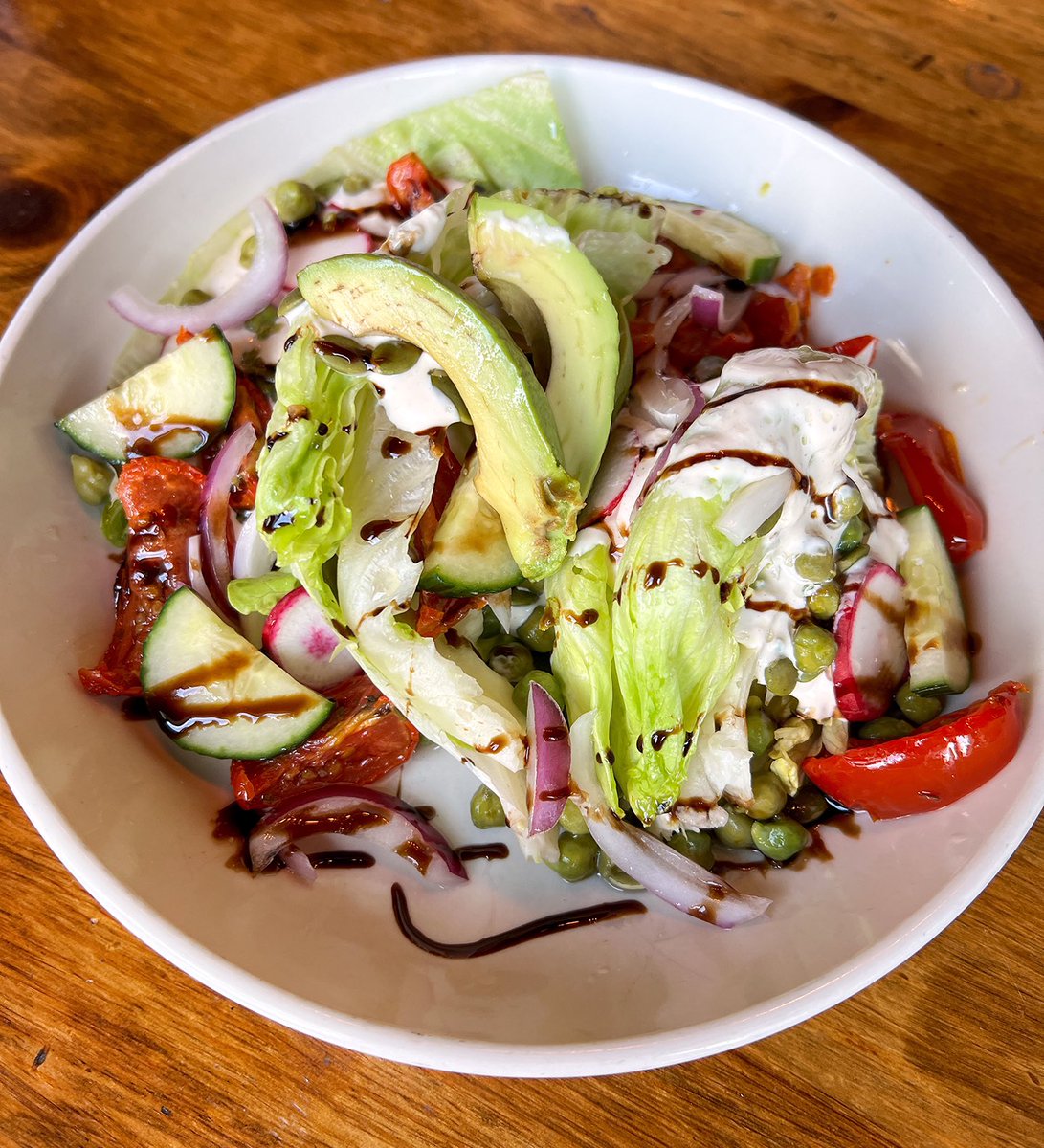 RepublicaMI's tweet photo. Friday freshness ✨ 
Veggie Wedgy Salad 🥗 Iceberg lettuce, pepitas, pickled tomato, red onion, cucumber, radish, chickpeas, avocado, and blue cheese dressing. https://t.co/XKLGidB9Aa