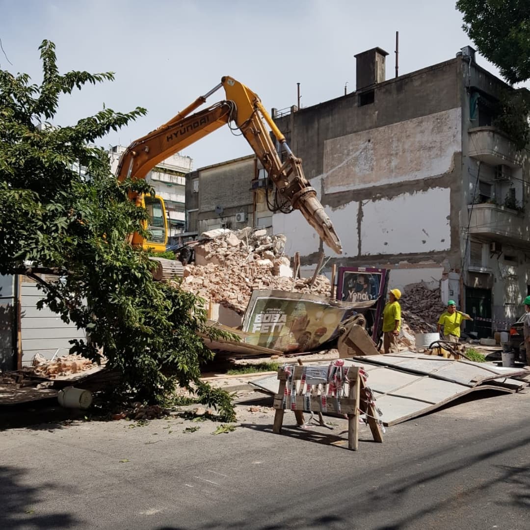 MDSuarez's tweet photo. Edificación descontrolada

Denuncian que en 70 manzanas de Colegiales hay 40 nuevas obras más de 50 locales gastronómicos y 6 lotes en demolición

Se suma el Playón de Colegiales con 80 mil m2 y 65 mil m2 más en el predio del Dorrego

Mi nota @tiempoarg

https://t.co/iWSVRAZ5nQ https://t.co/mRKjjWKRVx