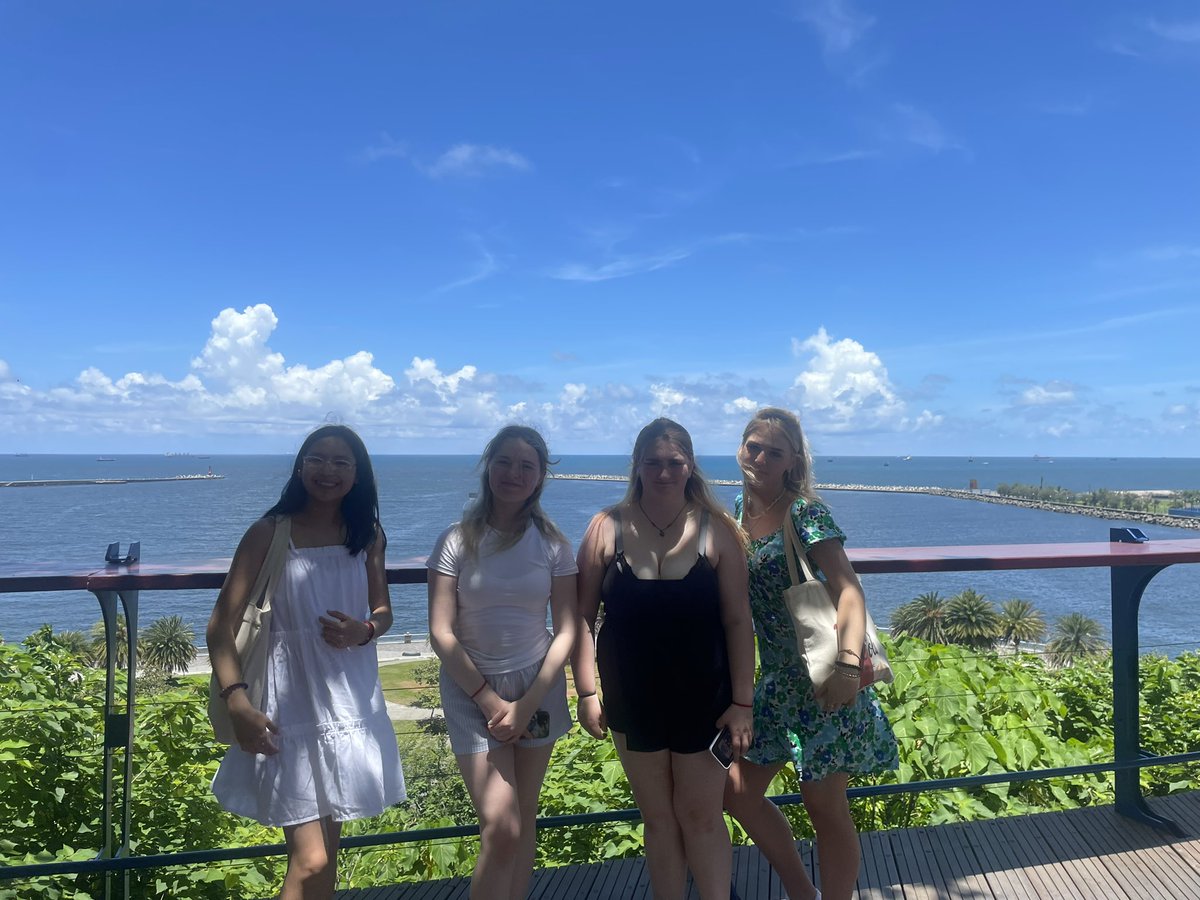 MissWalkerlangs's tweet photo. Day 5 - Xizi bay, lotus pond and the Dragon and Tiger Pagodas. Finished the day with a 火锅 hot pot dinner! https://t.co/bnBiXTUF4X