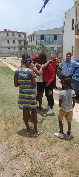 #Gibara La atleta Elismaris Romero Castro integrante del equipo de fútbol Sub 17 que asistió a un evento en Guatemala es recibida por directivos de la Dirección Municipal de Deportes en Gibara y los vecinos en su cuadra. #CubaEsDeportes