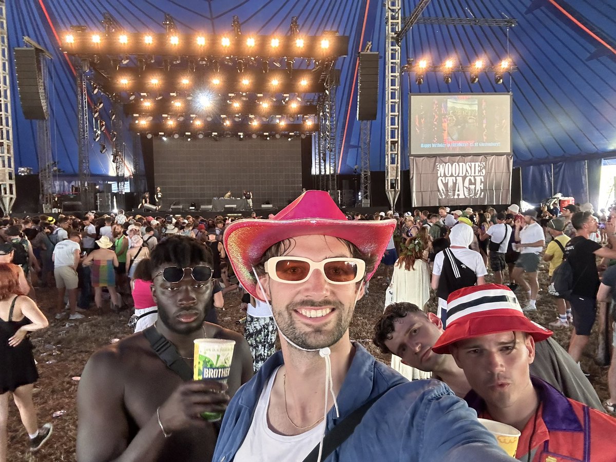BalfourHarry's tweet photo. Just turned 17 at glasttoooooo #woodsiesglasto https://t.co/alE23Y1GmK