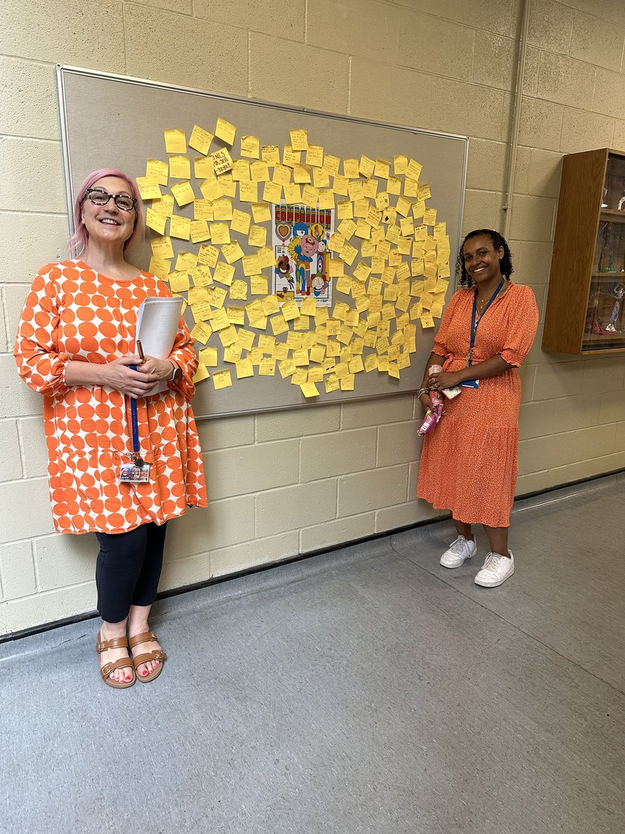 AddeysEAL's tweet photo. It has been an amazing week celebrating #RefugeeWeek with all these lovely compassionate messages, posters and we couldn’t end it in a better way than wearing orange @Addeys300 #CompassionIntoAction #refugee #compassion https://t.co/ZRnpchCAky