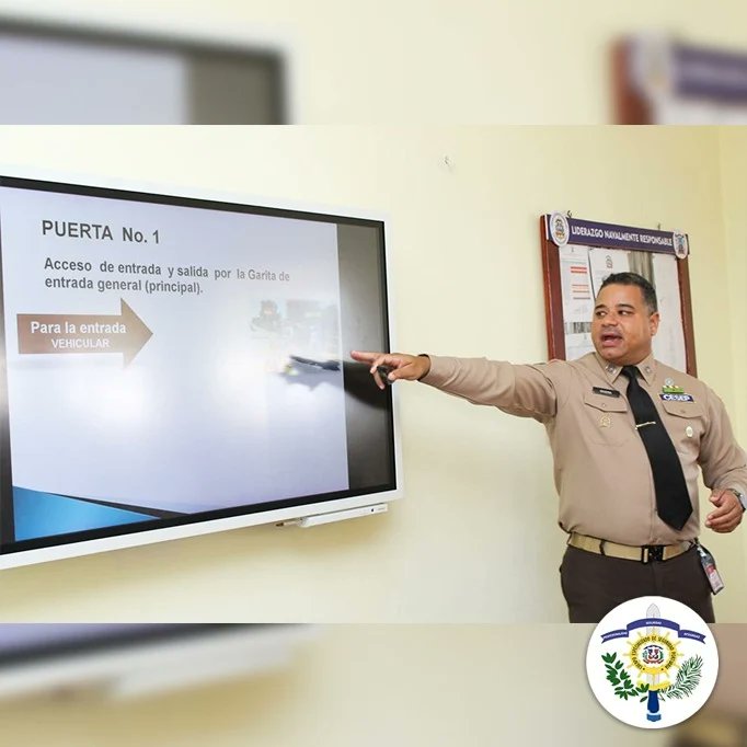 CESEPRD's tweet photo. A través de nuestra Escuela de Capacitación del CESEP, las damas y caballeros guardiamarinas de 4to. Año de la @academianaval_rd @ArmadaRepDom recibieron el curso básico sobre el código internacional para la Protección de Buques e Instalaciones Portuarias (PBIP).
#pbip #cesep https://t.co/V8uvhuNwCz