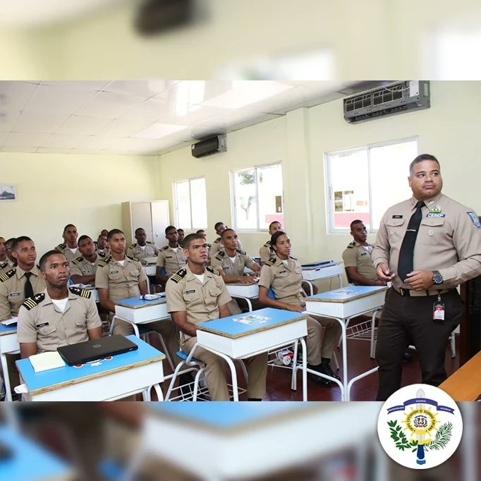 CESEPRD's tweet photo. A través de nuestra Escuela de Capacitación del CESEP, las damas y caballeros guardiamarinas de 4to. Año de la @academianaval_rd @ArmadaRepDom recibieron el curso básico sobre el código internacional para la Protección de Buques e Instalaciones Portuarias (PBIP).
#pbip #cesep https://t.co/V8uvhuNwCz