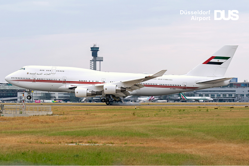 dusairport's tweet photo. #Freitagsflieger: #DubaiRoyalAirWing #B747-400 (🆔 A6-MMM) #B757 (🆔 9H-AVM) von #JetMagic und #Lufthansa #A321neo (🆔 D-AIEQ) mit dem "600th LH Airbus" Sticker. 📸 Rainer Spoddig, Leonie Rentschke, Stefan Sauer #dusairport #planespotting https://t.co/lE9zfQWUcC