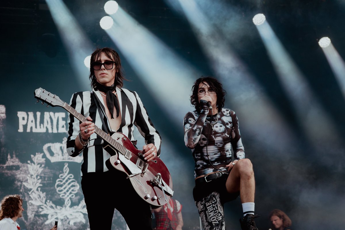 Palaye always have my heart - two sets in one day!!! What a way to end the weekend! 🖤📸 <a href="/RemingtonLeith/">Remington Leith❌❌❌</a> <a href="/PalayeRoyale/">Palaye Royale</a> 
Live at <a href="/DownloadFest/">Download Festival</a>