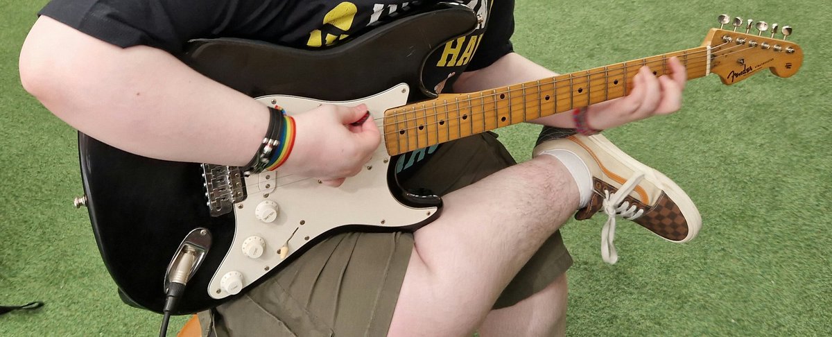 Today, I got to play a 66' Strat!!!
I am never washing my hands again.