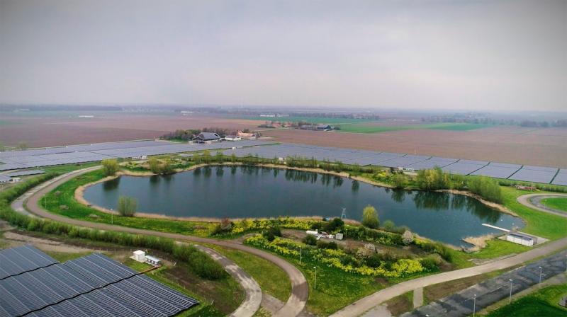 amitkumar610's tweet image. Sunrock FelvoNice Ice Ring in Netherlands is a great eg. for efficient and smart land use. Since the Ice ring was not usable anymore, the site was converted to a 41.5MWp PV plant combining different types of mounting technics &amp;amp; ground mounted PEG by Jurchen Technology GmbH #SOLAR