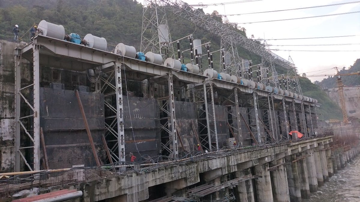 nhpcltd's tweet photo. In a significant development towards completion of Hydro-Mechanical works of 2000 MW Subansiri Lower HEP, the erection of Gates and Hoist of Draft tube Unit-1 to Unit-4 (12 Gates and Hoist) has been completed on 23.06.2023.
#hydropower #nhpclimited #RenewableEnergy @MinOfPower https://t.co/Z51KI9lAtp