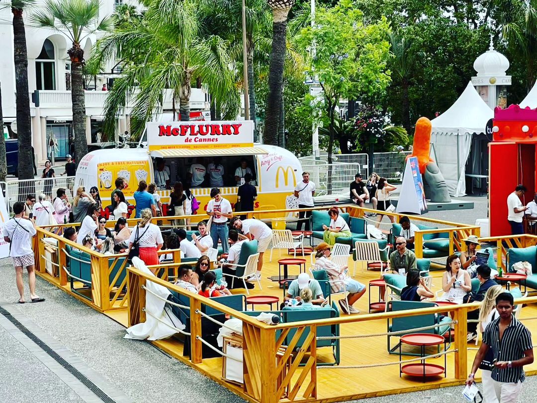 TheBusBusiness's tweet photo. It's been a pleasure to work with Mcdonald's once again! From London South Bank and Cannes! 🇫🇷 🇬🇧  

Take a look at these wonderful conversions! 🍔 🚌 https://t.co/lRK87mxvDn