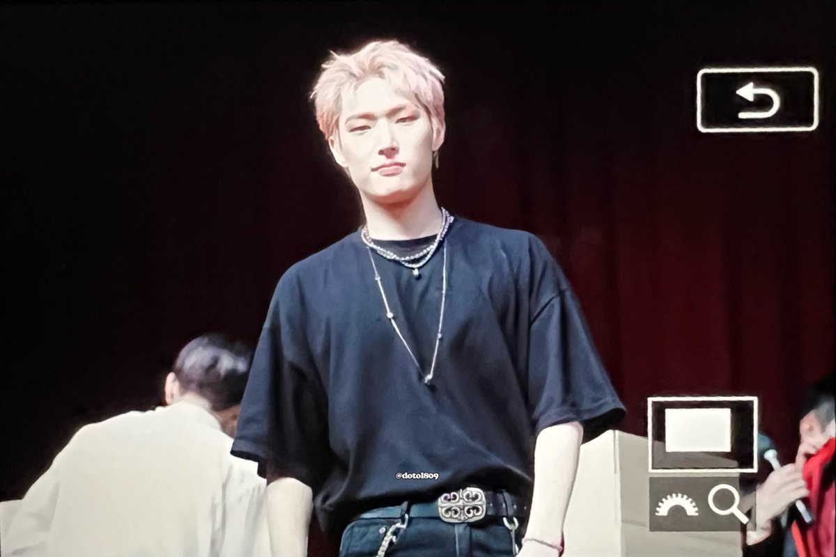 230623 1위 축ㅎㅏ합니다🥳🥳🥳
#민기 #송민기 #MINGI #ATEEZ #에이티즈