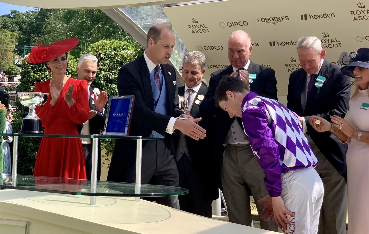 Jockey Oisin Murphy bows to the Prince of Wales as he collects his prize.

#RoyalAscot
