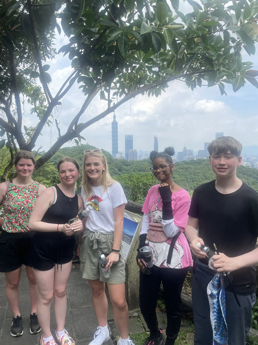 MissWalkerlangs's tweet photo. Day 7 - final day of the trip 😢 hiked up to Tiger Mountain for some great views of the city. Afternoon spent in Ximending where we were all throughly soaked through by the rain! https://t.co/yHXWzKJNC4