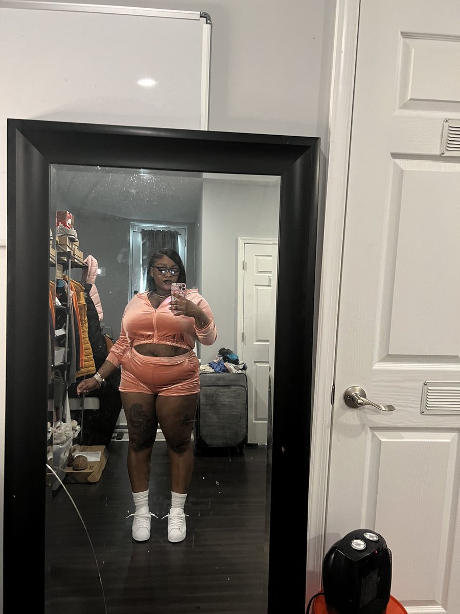 _iamniy's tweet photo. she always popping out &amp; we LOVE IT🤭😛 https://t.co/UHHK1Dd1aU