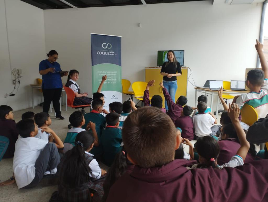 Corpoboyaca's tweet photo. En la I.E. Técnica Industrial y Minera de Paz de Río, @Corpoboyaca realizó taller lúdico de #GobernanzaDelAgua en el marco de la estrategia de educación ambiental. 

En esta actividad los niños  reconocieron el agua como derecho fundamental💦. 

¡Cada acción cuenta! https://t.co/0mihzNge9v