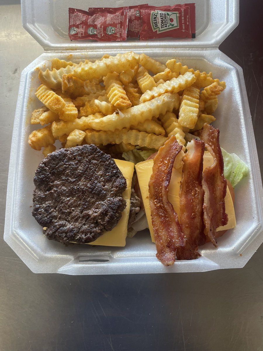KCLittleKitchen's tweet photo. A good ole fashion burger will do the trick every time! 😮‍💨

KC’s Little Kitchen has the burger for you! Pick from our classic hamburger, cheese burgers, double burgers and more!! Give us a call today to place your order NOW! https://t.co/wyzQSrgYcK