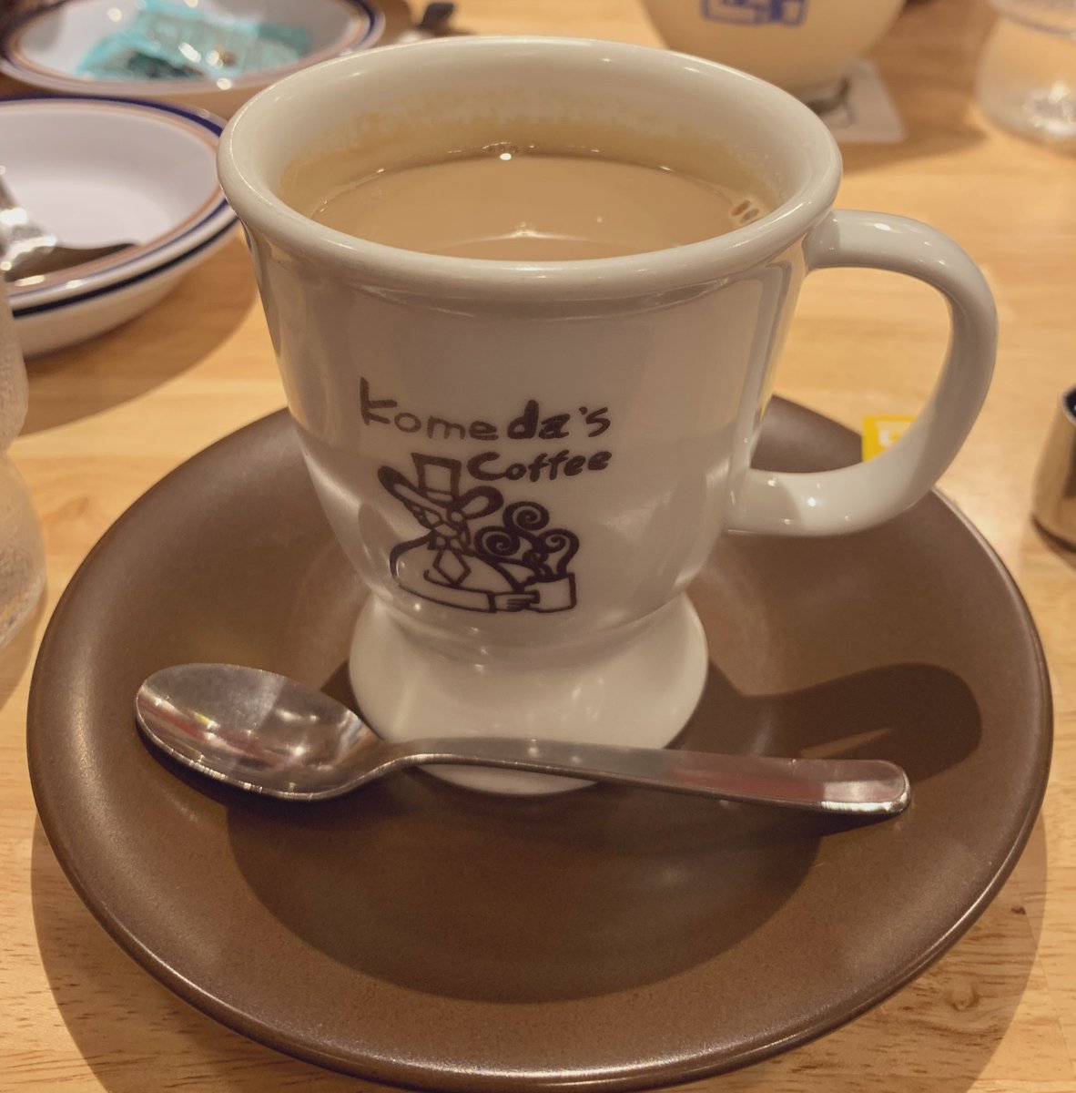 こんばんは🌙

先日同期のお友達と一緒にコメダに行きました☕️
いつもアイス豆乳オーレを頼みがちなので、違うものを飲もうと思いました

結果はホット豆乳オーレになりました（おいしくて抜け出せません）