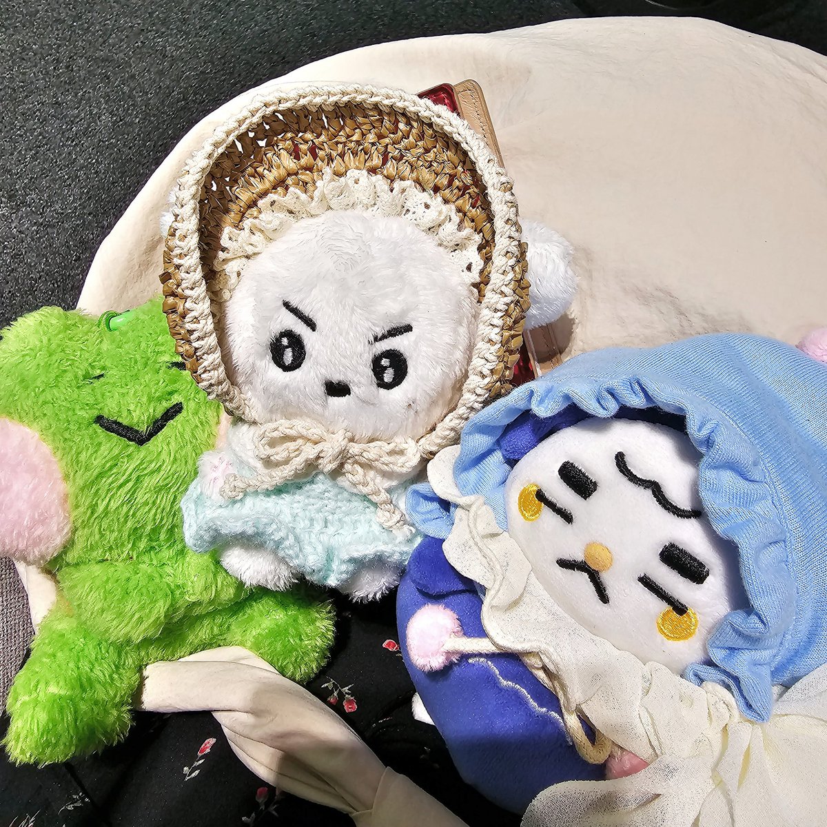 savehwacho's tweet photo. 우리집 깨뭉이 바캉스 맞아서 새옷 입고 보닛도 쓰고(깨더많아지면안댐) 씩씩하게 뱅기 타고 뉴욕 갓다네요 근데 뉴욕에서 돌아오지 못한 게 사건사고...🥲 뉴욕에서 새 주인 만나서 시원하고 편안하게 잘 지내고 잇엇으묜...🥺😭
#우리집깨뭉이_기절이야 https://t.co/v5TbmMJX3K