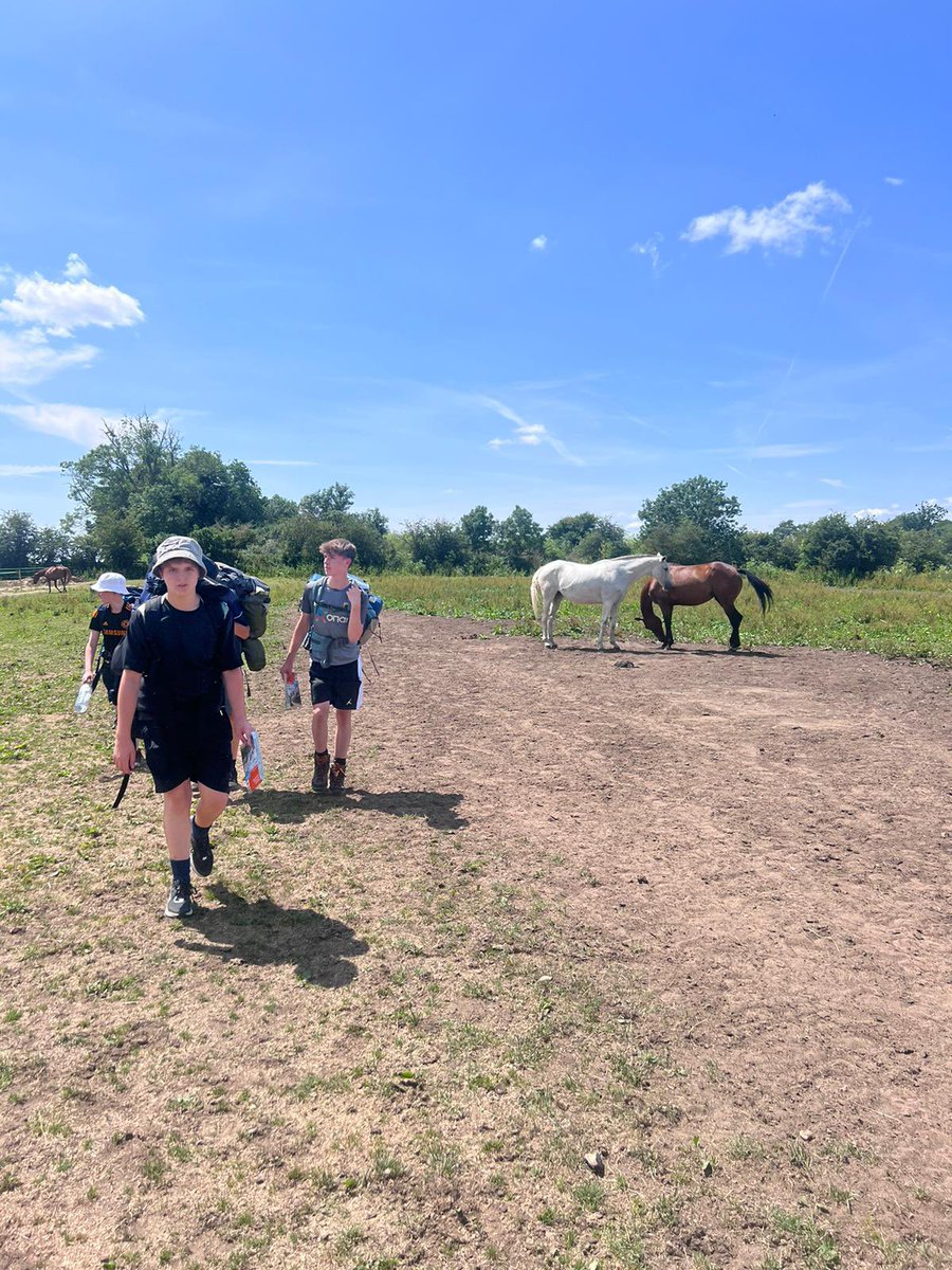 CoxGreenDofE's tweet photo. All 5 groups making great progress on their 1st practice day, all heading to school to camp. 
Everyone is taking advantage of the water drops @DofESouthEast #dofe #dofebronze https://t.co/qUTrvtkm2N