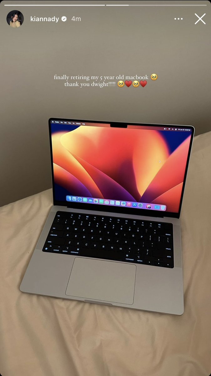 Aww, Dwight gave Kianna a new macbook laptop 🥹