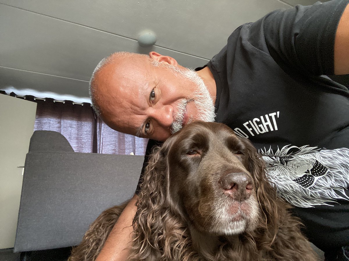 oom_ben's tweet photo. Samen laat tv gekeken ☑️ stage lopen ☑️ door moessonregen gewandeld ☑️ morgen laatste dag - papa en mama komen thuis van vakantie ☑️ #Sky #neefje straks nog even lekker lang wandelen 😎 https://t.co/IOBHUY8WAv