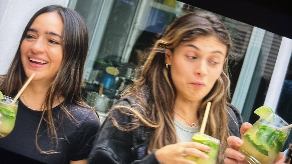 Myriamricoo's tweet photo. JAJJA no les parece que daniela era lo más del reality? ella iba por la vida burlándose de todo jaja

#CalleyPocheSinEtiquetas https://t.co/ZW5sE788my
