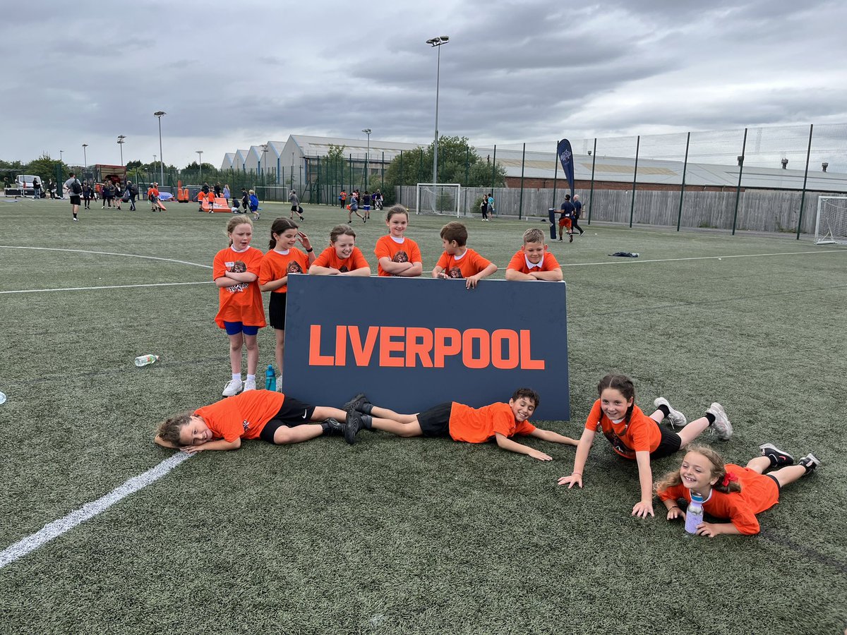 AshKnotty's tweet photo. Some very lucky Year 4s went on the @ChicagoBears #MiniMonsterTour ! It was literally amazing! The children represented the school so well! Super Bowl winner Shaun Gayle and Coach Gustavo Silva were so impressed with our attitudes and determination! #GoKnottyAsh https://t.co/H0K2HG1cM5