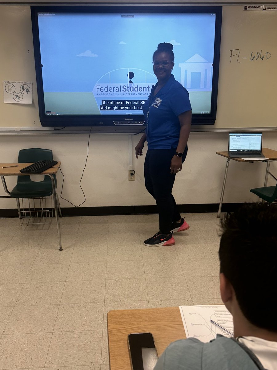 @BTW_SHS students are preparing for college this summer at The College Boot Camp! They are learning about SCOIR, Personal Essays, Scholarships, and FASFA! Thanks to Ms, Armand-Jackson for the support! #RisingReadyResilient @StdtSvcsMDCPS @LDIAZ_CAO