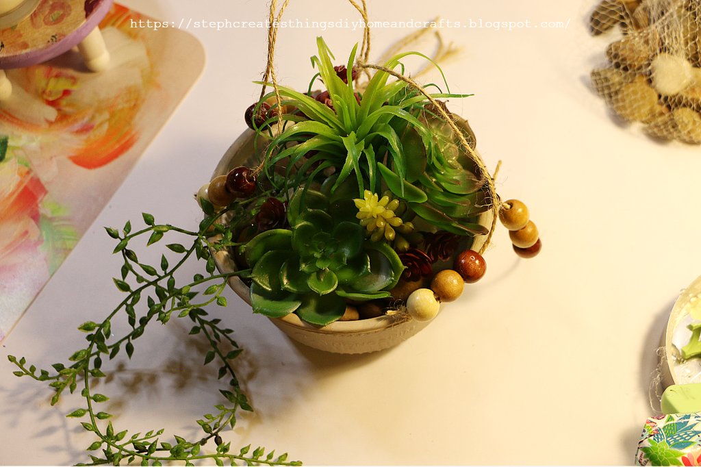 RealtorLauraP's tweet photo. Add greenery to your home with this #DIY hanging planter. #artsandcrafts  https://t.co/qUeI8YxWEg https://t.co/XGrMudWV94