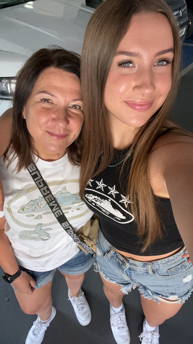 CHorspole's tweet photo. Mother and daughter time! @CLINT419 https://t.co/syqsKLQYdL
