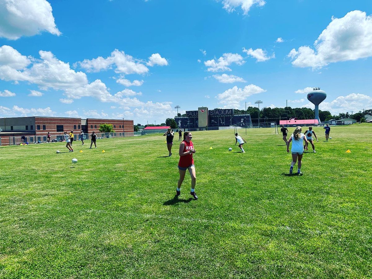 PatriotsWSocc's tweet photo. Enjoyed running an optional training session yesterday for the Nixa HS girls soccer team. The focus was on passing/moving and finishing. This team will be making some noise in Spring 2024! https://t.co/Av7s7g4Pq8
