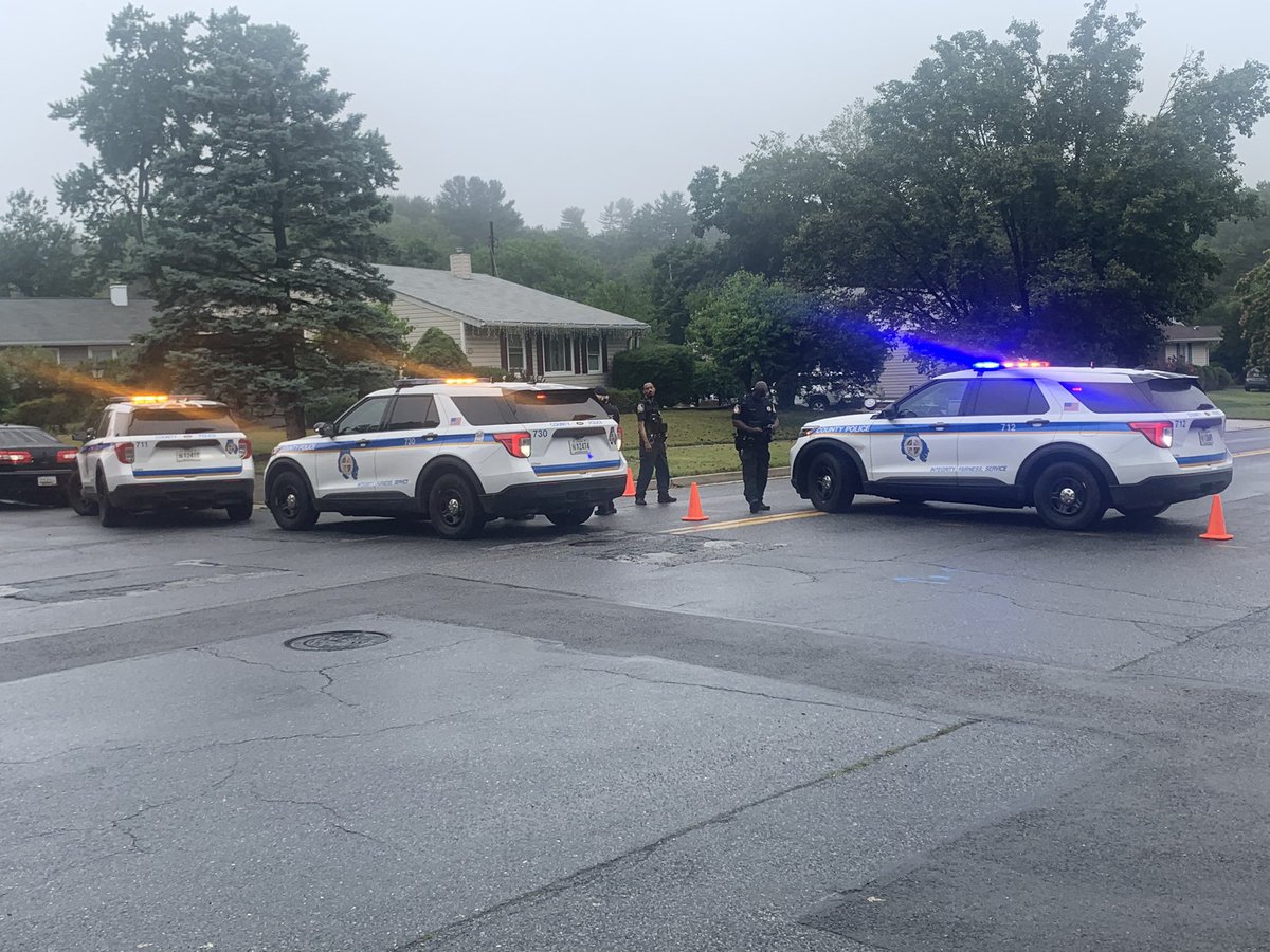 fredfromwmar's tweet photo. Active barricade situation happening near Edgemoor &amp; Timonium roads. Swat teams and other police still on scene @fredfromwmar https://t.co/d4sp0BUJ43